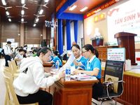 Hàng ngàn tân sinh viên Sư phạm Huế nô nức nhập học