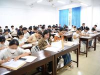 Hàng ngàn tân sinh viên Sư phạm Huế nô nức nhập học