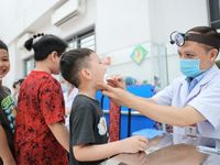 Hà Nội triển khai khám sức khỏe miễn phí cho học sinh trước năm học mới