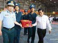 Xúc động hình ảnh tiếp nhận hơn 7.000 mẫu hài cốt liệt sĩ tại Sân bay Gia Lâm
