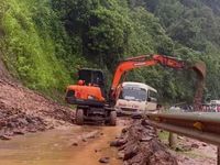 Thái Nguyên: Hơn 500 m3 đất đá sạt trượt tràn vào nhà dân