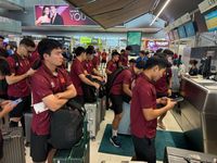 ĐT Việt Nam hân hoan về nước sau chiến thắng Thái Lan, chờ nâng cúp AFF Cup ở Mỹ Đình