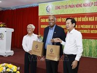 Hai Chủ tịch Quốc hội Việt Nam và Côte d'Ivoire thăm, làm việc tại Công ty Nông nghiệp công nghệ cao Trung An