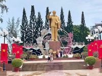 Cần Thơ rực rỡ cờ hoa trong những ngày tháng Tám
