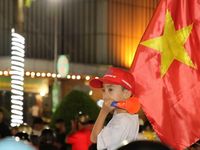 Muôn kiểu 'đi bão' của người dân Đắk Lắk mừng Việt Nam vô địch