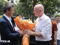 Chủ tịch FIFA thăm sân vận động 60.000 chỗ của Việt Nam