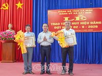 Trao Huy hiệu Đảng, tri ân những đảng viên nhiều năm cống hiến