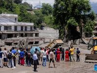 [Ảnh] Cảnh tan hoang tại Nepal sau trận lũ quét kinh hoàng