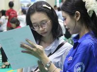 Tân sinh viên Trường Đại học Sư phạm Hà Nội háo hức ngày nhập học