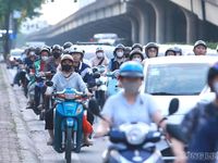 Hà Nội: Người dân ùn ùn về quê, đường hướng ra cửa ngõ Thủ đô ùn tắc kéo dài