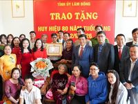 Dấu son cống hiến qua những Huy hiệu Đảng