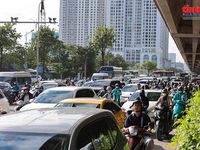 Người dân rời Hà Nội về quê nghỉ lễ Quốc khánh 2/9, nhiều tuyến đường ùn tắc kéo dài