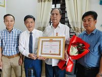 Trân trọng những chặng đường cống hiến của đảng viên