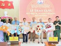Trao Huy hiệu Đảng cho 490 đảng viên