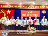 Trao Huy hiệu Đảng đợt 2/9, ghi nhận quá trình cống hiến của đảng viên