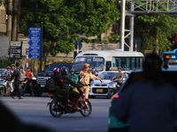 Không nghỉ lễ, Cảnh sát giao thông Hà Nội căng mình giữ nhịp giao thông cửa ngõ Thủ đô