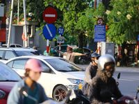 Không nghỉ lễ, Cảnh sát giao thông Hà Nội căng mình giữ nhịp giao thông cửa ngõ Thủ đô