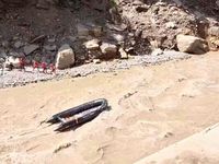Đội cứu hộ Trung Quốc bàng hoàng khi tới vùng lũ quét trên Himalaya