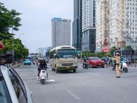 Cảnh sát giao thông Hà Nội phân luồng từ sớm, chủ động đón người dân trở lại Thủ đô sau kỳ nghỉ lễ