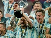 Messi chia tay tuyển Argentina