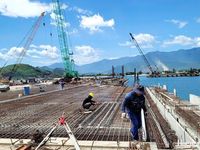 Tăng tốc thi công trên công trình bến cảng Chân Mây