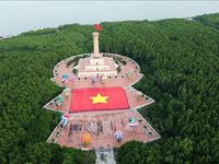 Lễ chào cờ đặc biệt ở Đất Mũi