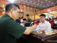 Thủ khoa Học viện Quân y học bạ nhiều môn 10 phẩy làm thủ tục nhập học