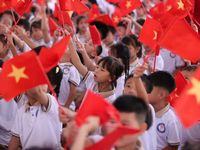 Lễ khai giảng lịch sử, đầy ắp niềm vui ở xã đảo duy nhất ở Thủ đô