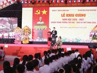 Lễ khai giảng lịch sử, đầy ắp niềm vui ở xã đảo duy nhất ở Thủ đô