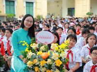 Tưng bừng khai giảng ở ngôi trường hơn 100 năm tuổi giữa lòng Hà Nội
