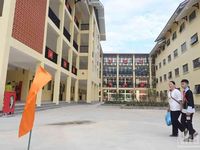 Ngày hội khai trường ở 'nơi con sông Hồng chảy vào đất Việt'