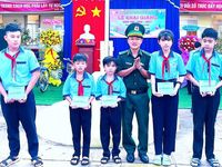 Biên phòng Cà Mau tiếp sức đến trường năm học mới