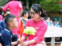 Những đôi tay mở lối đến tương lai ở ngôi trường đặc biệt trong ngày khai giảng