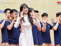 Những đôi tay mở lối đến tương lai ở ngôi trường đặc biệt trong ngày khai giảng