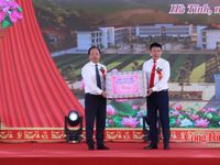 Học sinh vùng biên Hà Tĩnh rộn ràng khai giảng tại ngôi trường mới