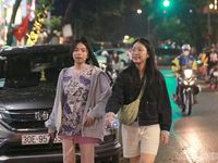 Hà Nội mưa dông, ùn tắc giờ tan tầm trước khi đón không khí lạnh