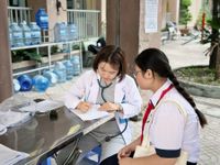 TPHCM đẩy mạnh khám sức khỏe đầu năm, chăm lo toàn diện thể chất học sinh