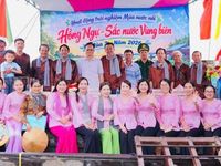 Khoảng 10.000 người trải nghiệm mùa nước nổi ở vùng biên giới Hồng Ngự