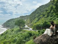 MC Hoàng Oanh tuổi 36 quyến rũ, hạnh phúc ngập tràn bên bạn trai thủ môn