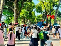 Thực hiện Nghị quyết 26-NQ/TW của Bộ Chính trị:Các doanh nghiệp du lịch - dịch vụ của Hà Nội cần chuyển hướng như thế nào?