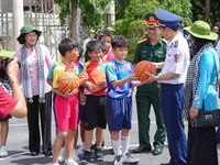 Đoàn công tác Trung ương và TP.HCM tưởng niệm các Anh hùng liệt sĩ tại Côn Đảo