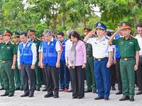 Đoàn công tác Trung ương và TP.HCM tưởng niệm các Anh hùng liệt sĩ tại Côn Đảo