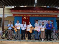 Trung Thu đến sớm với học trò vùng khó Cư Prao