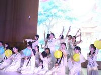 Vui Tết Trung thu, thêm gắn bó với bạn bè và mái trường