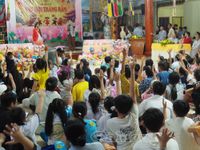 Mang Trung thu ấm áp đến trẻ em khó khăn