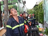 Thành phố Hồ Chí Minh: Giải cứu thành công 3 người mắc kẹt trong vụ sập gác nhà
