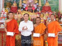 Lãnh đạo tỉnh chúc mừng lễ Sene Dolta đến đồng bào Khmer