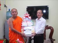 Tiếp thêm động lực cho đồng bào Khmer nỗ lực vươn lên