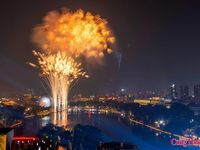 Mãn nhãn pháo hoa rực sáng bầu trời Hà Nội mừng 72 năm Ngày Giải phóng Thủ đô