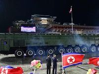 Ông Kim Jong-un cùng gia đình xem vũ khí hạt nhân chiến lược tại bảo tàng